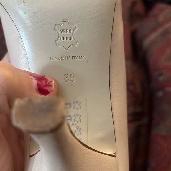 Karine Arabian Paris White leather shoes European 39 US 7 1/2. 3 inch heel - Picture 5 of 8